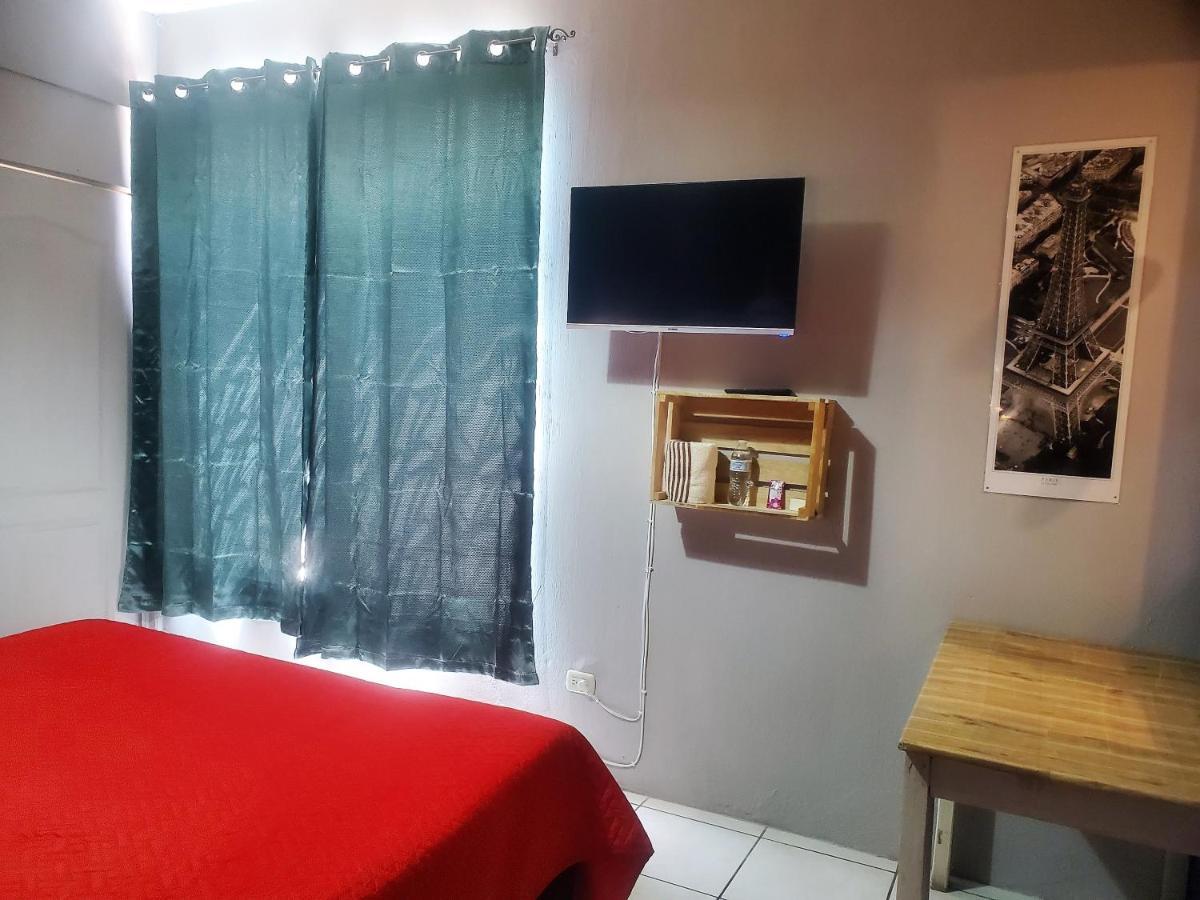 Hostal De Lucca Guatemala City ภายนอก รูปภาพ