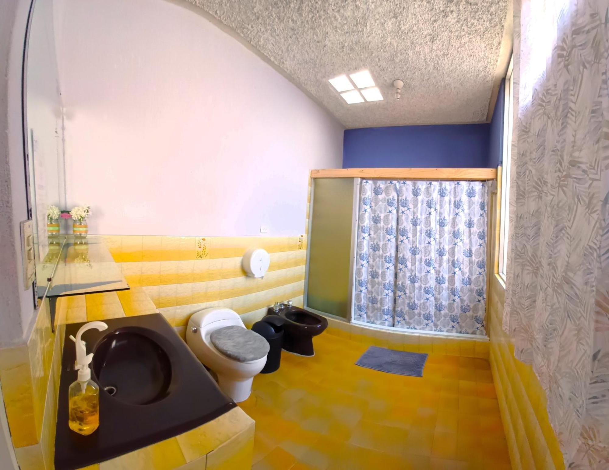 Hostal De Lucca Guatemala City ภายนอก รูปภาพ