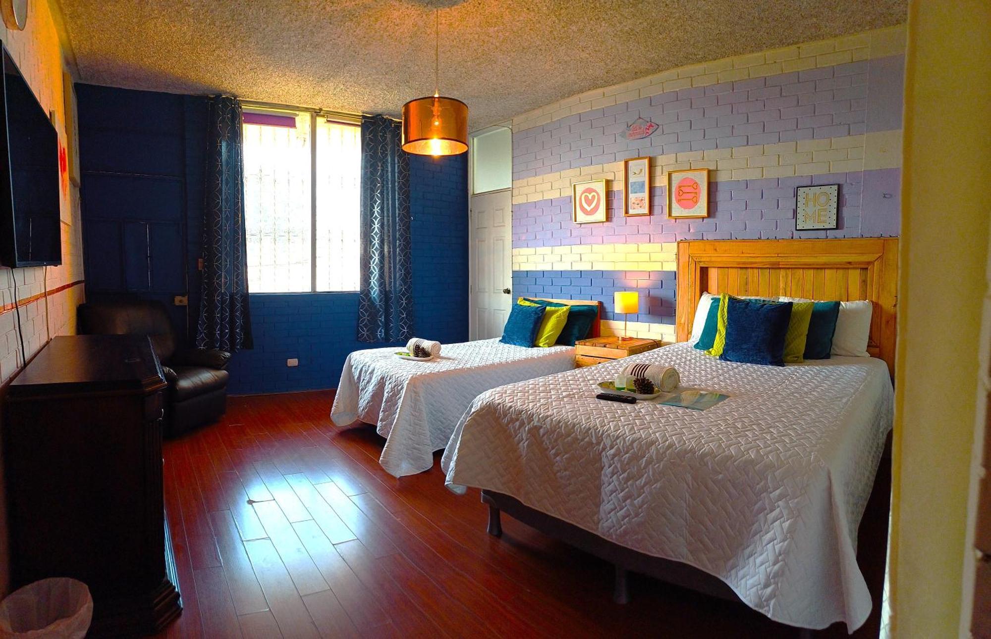 Hostal De Lucca Guatemala City ภายนอก รูปภาพ