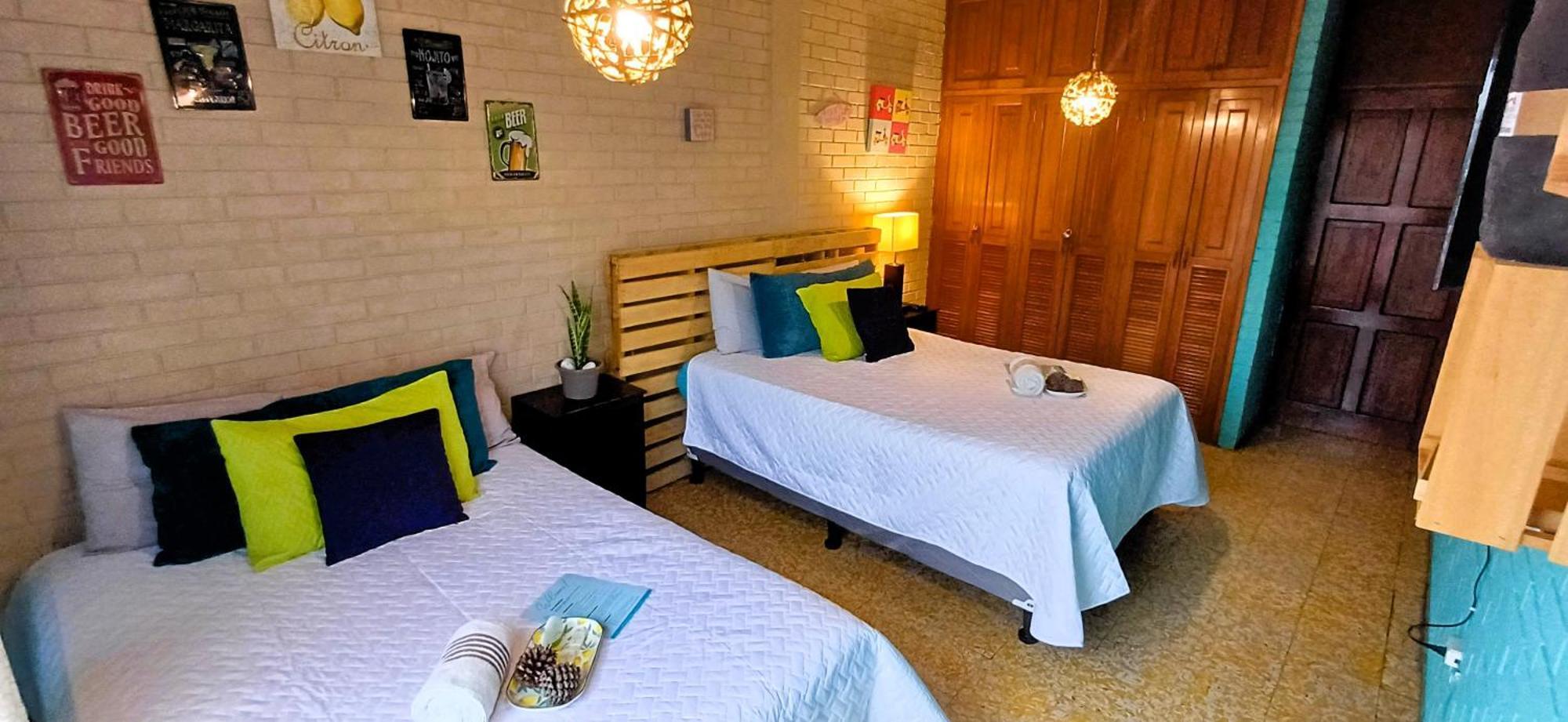 Hostal De Lucca Guatemala City ภายนอก รูปภาพ
