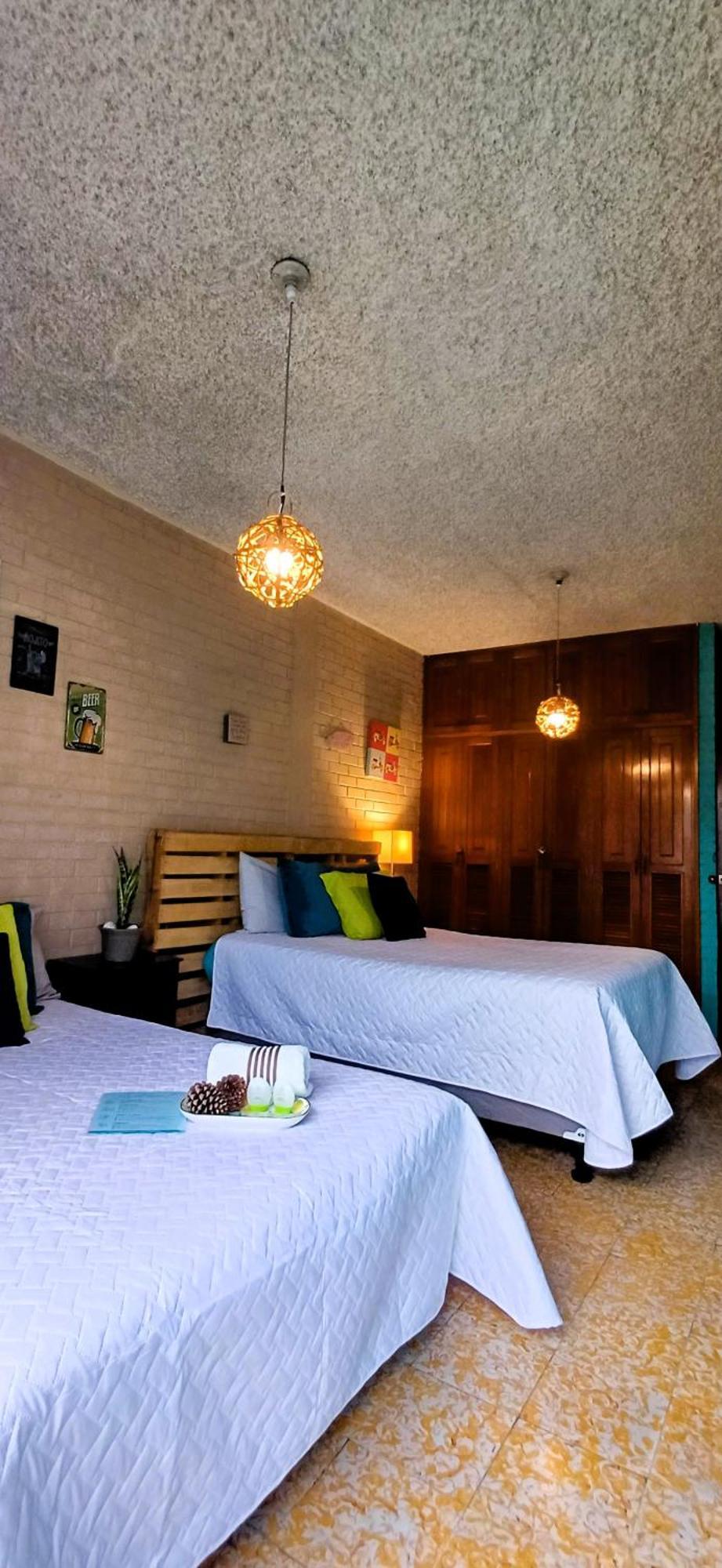 Hostal De Lucca Guatemala City ภายนอก รูปภาพ