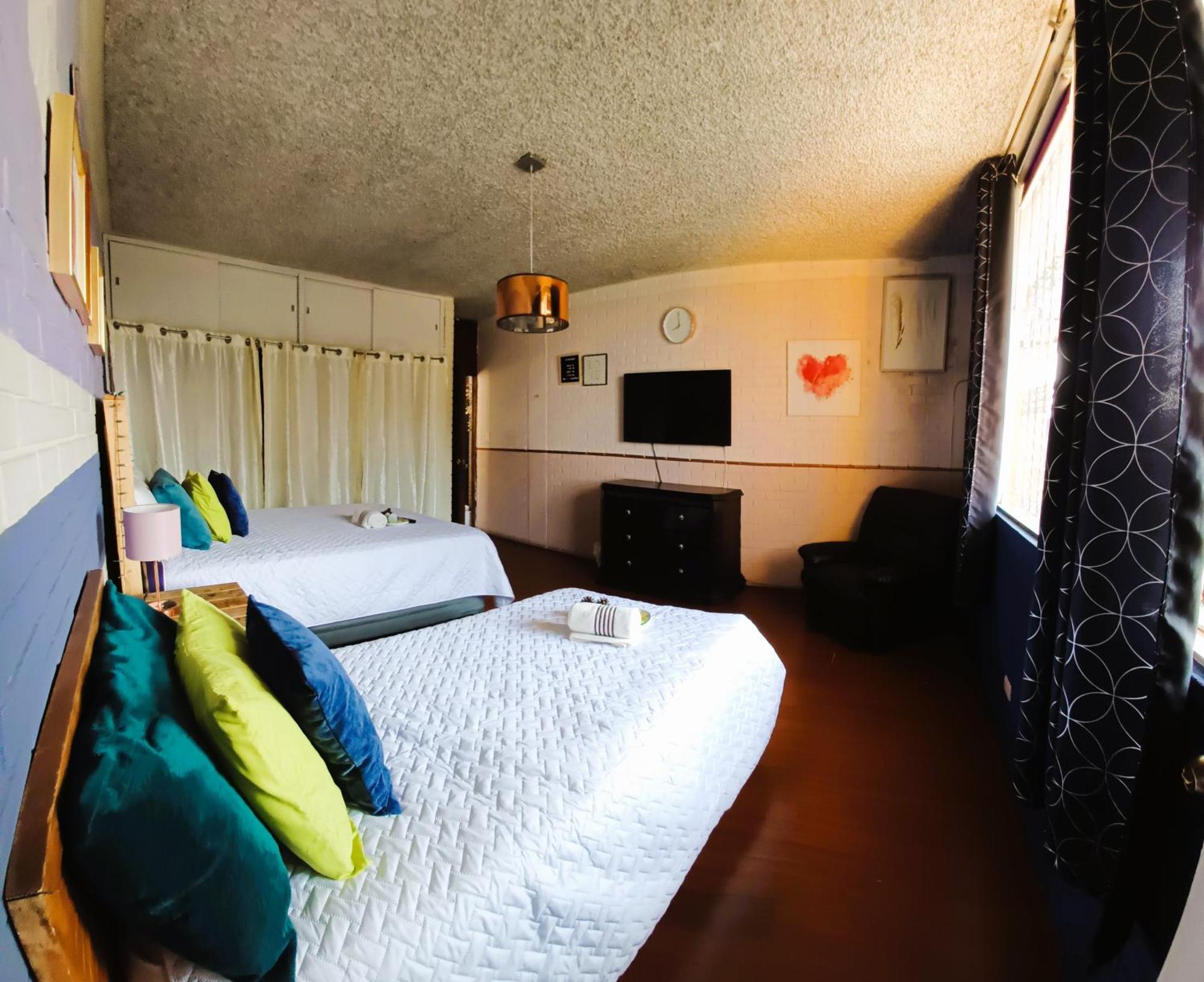 Hostal De Lucca Guatemala City ภายนอก รูปภาพ