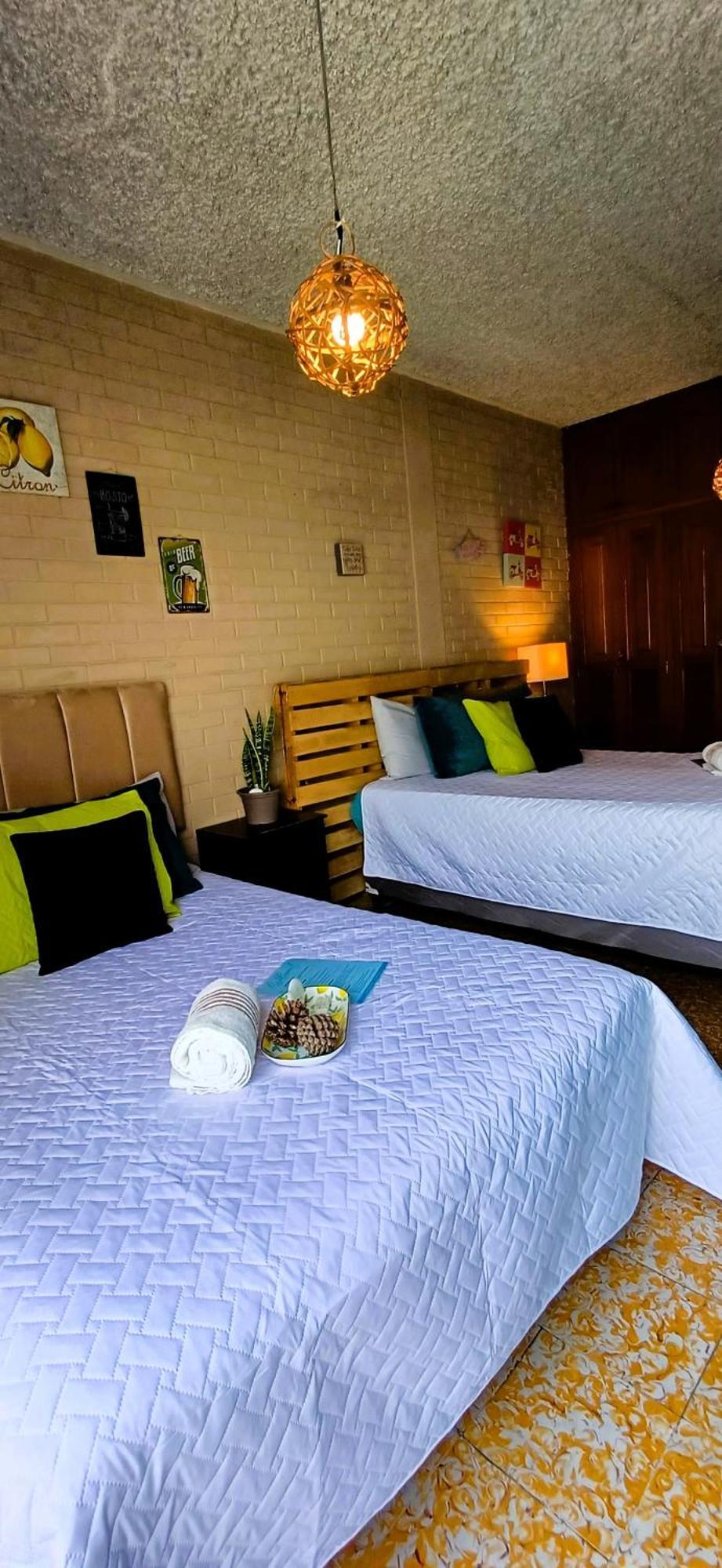 Hostal De Lucca Guatemala City ภายนอก รูปภาพ