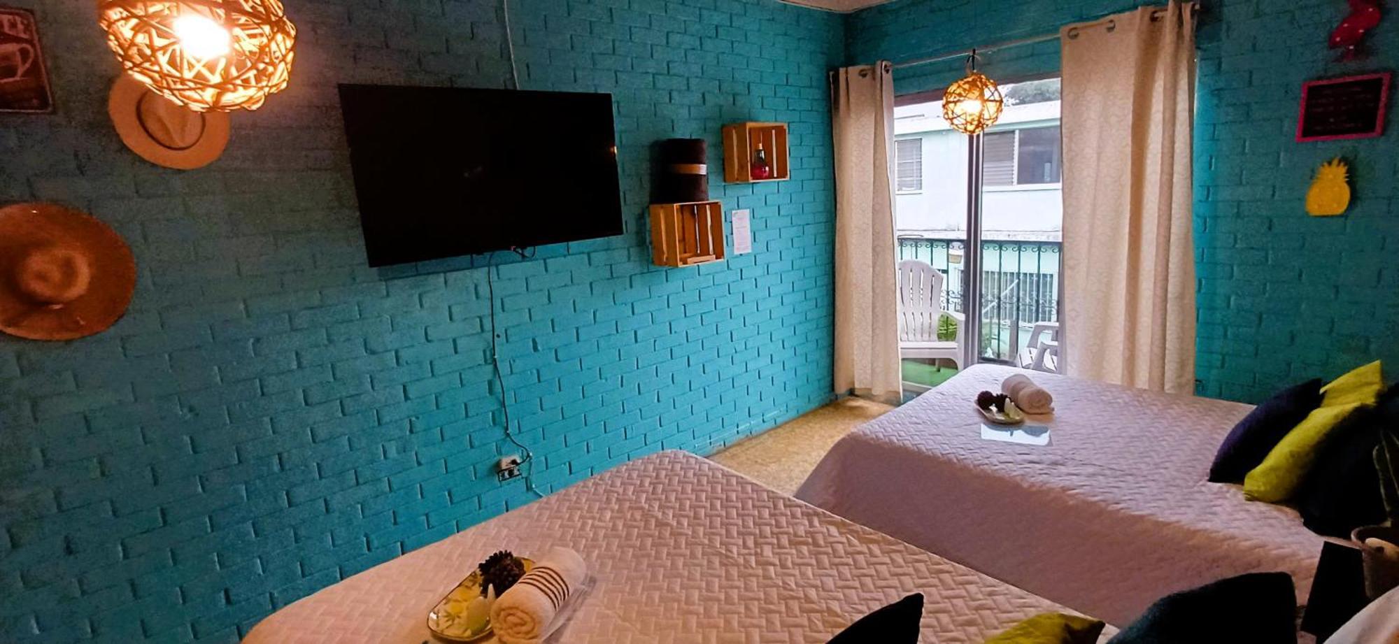 Hostal De Lucca Guatemala City ภายนอก รูปภาพ