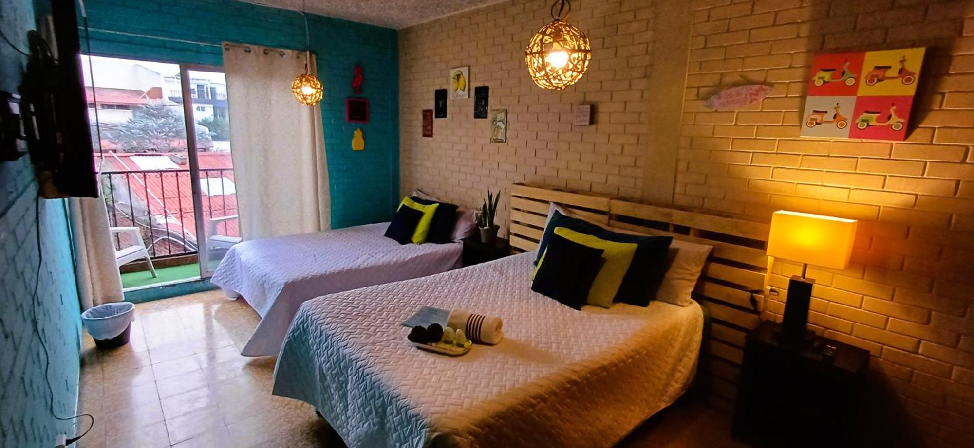 Hostal De Lucca Guatemala City ภายนอก รูปภาพ