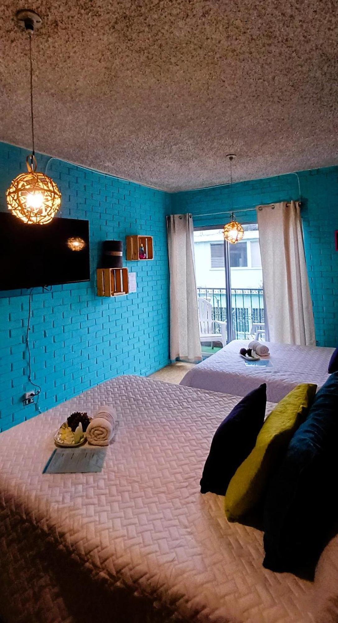 Hostal De Lucca Guatemala City ภายนอก รูปภาพ