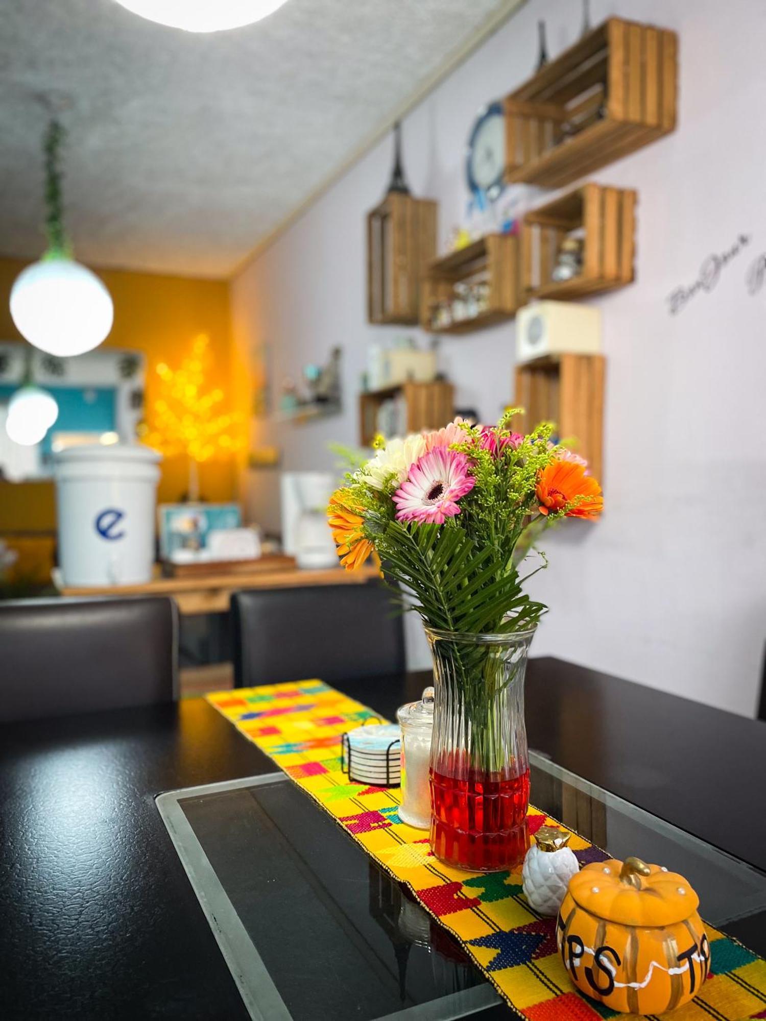 Hostal De Lucca Guatemala City ภายนอก รูปภาพ