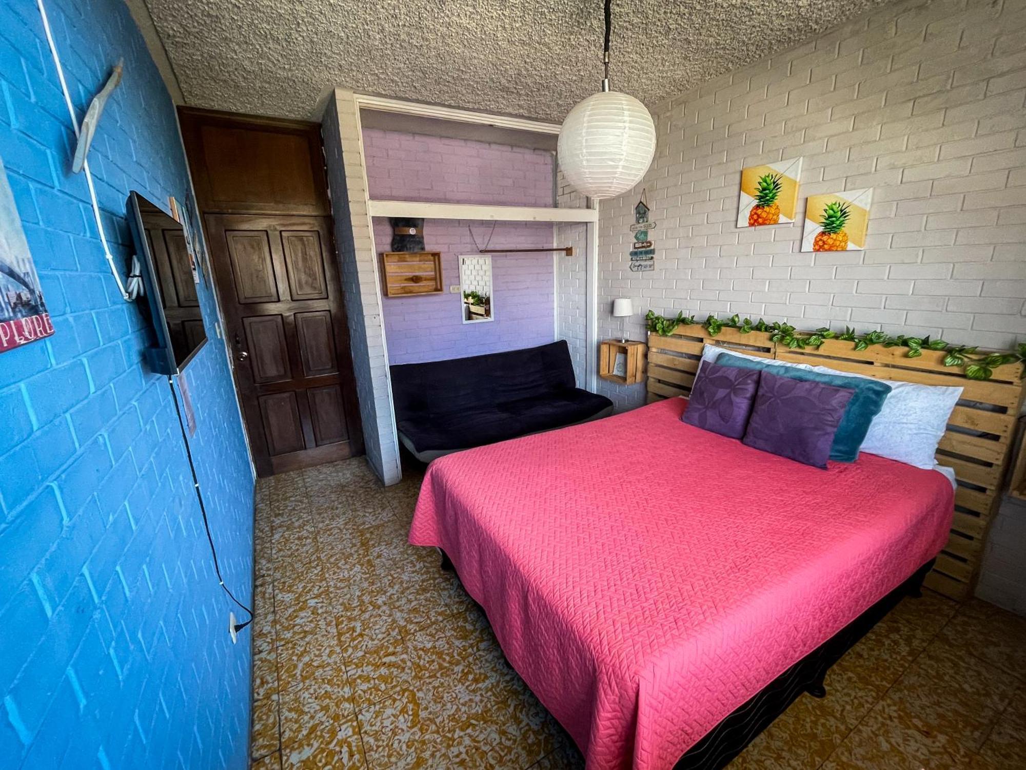 Hostal De Lucca Guatemala City ภายนอก รูปภาพ